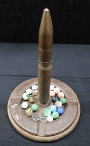 lot 7 image: TRENCH ART WWII SOUVENIR ASHTRAY  GENUINE CARTRIDGE CASE LIGHTER PLUS