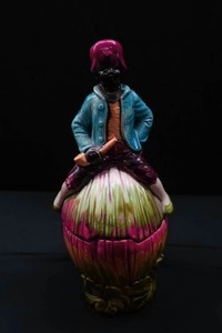 lot 9 image: MAJOLICA TOBACCO JAR