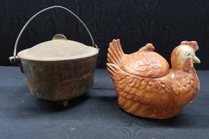 lot 12 image: NAPCO COOKIE JAR  CASTIRON POT W LID