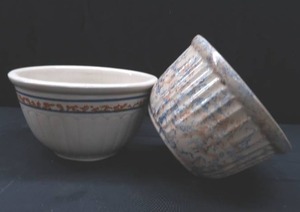 lot 17 image: REDWING BOWL  SPONGEWARE BOWL