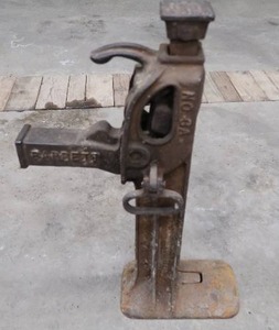 lot 20 image: 16 ton VINTAGE RAILROAD JACK