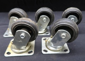 lot 22 image: SET OF 5 HEAVY DUTY SWIVEL CASTORS