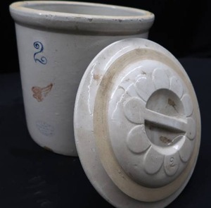 lot 30 image: 2 GALLON LIDDED REDWING CROCK