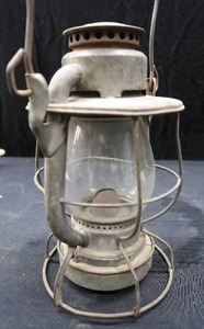 lot 36 image: NEW YORK DIETZ VESTA HAND LANTERN