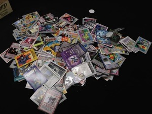 lot 62 image: MIXED LOT OF CARDS