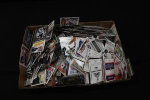 lot 68 image: ASSORTMENT OF SPORTS CARDS