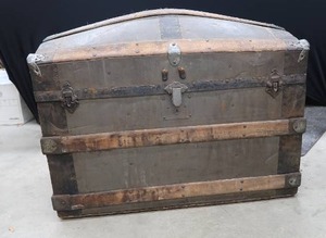 lot 94 image: HUMP TOP TRUNK