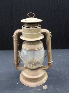 lot 97B image: DIETZ NO 2 WIZARD ANTIQUEVINTAGE LANTERN