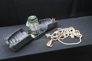 lot 103 image: COLEMAN LANTERN PLUS VINTAGE PULLEY