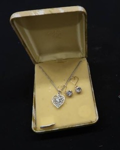 lot 110 image: JEWELRY
