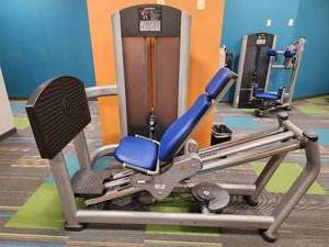 lot 4 image: Life Fitness Seated Leg Press Machine