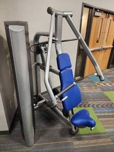 lot 12 image: Life Fitness Chest Pull Machine