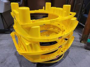 lot 27 image: Rubbermaid Custodial Brute Rings (529544) and Brute Vacuum