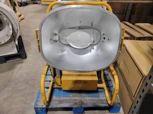 lot 23 image: Port-A-Lite Flood Light (530107) TestedDoes Work