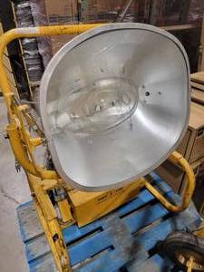 lot 24 image: Port-A-Lite Flood Light (530108) TestedDoes Work