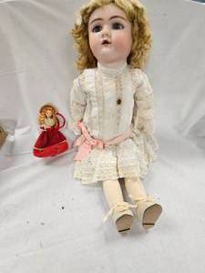 Handwerk Porcelain Doll