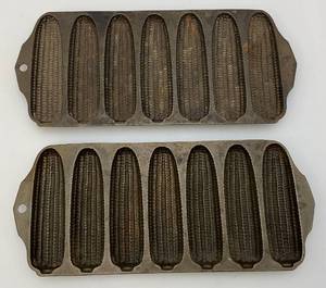 lot 38 image: Vitage Griswold Cast Iron Crispy Corn Stick Pans
