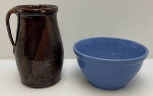 lot 39 image: Vintage RED WiNG Pottery Mixing Bowl & Pitcher