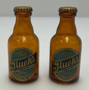 lot 60 image: Vintage Glueks Beer Salt & Pepper Shakers