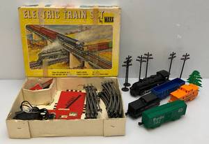 lot 100 image: Vintage MARX Electric Train Set In Original Box