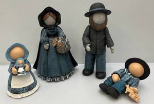 lot 131 image: Ceramic Amish Figurine Set Hand Painted Faceless Mother, Father, Daughter & Son