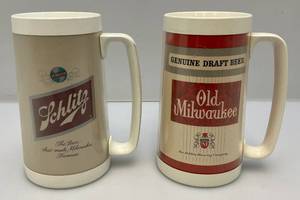 lot 184 image: Vintage Thermo-Serv Old Milwaukee & Schlitz Plastic Mugs