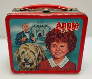 lot 242 image: 1981 Aladdin Industries (Annie) Embossed Metal Lunch Box (No Thermos)