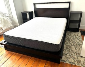 Queen Bed with Two Nightstands  Side Tables