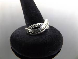 .925 Sterling Silver Art Nouveau Infinity Band Ring Size 8