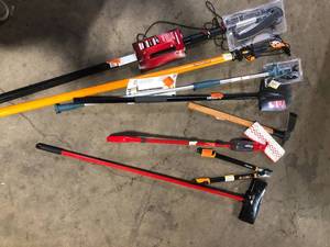 lot 19 image: Various Lot of Lawn Care Tools Customer Returns See pictures
