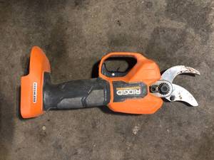 RIDGID 18V Brushless Cordless Battery Pruner (Tool Only) Customer Returns See all Pictures