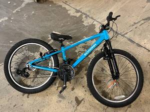 lot 19 image: Schwinn Ranger 24in Mountain Bike
