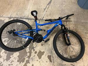 lot 20 image: Mongoose Limestone 26 Mens Mountain Bike