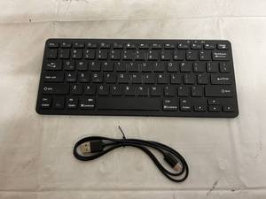 lot 21 image: Wireless Rechargeable Folding Keyboard