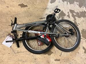 lot 75 image: Schwinn Ranger 24in Mountain Bike