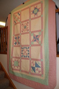 lot 104 image: Vintage Handmade Patchwork Quilt