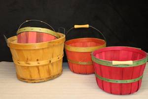 lot 220 image: Vintage Apple Bushel Baskets wHandles