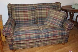 lot 239 image: Relisted...Vintage Plaid Loveseat