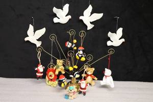 lot 192 image: Vintage Holiday Christmas Tree Ornaments DeCor wBrass Photo Display Stand.