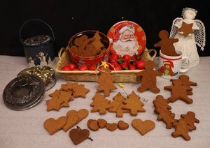lot 201 image: Vintage Holiday DeCor...Christmas Cinnamon Cut-Out Non-Edible Cookies Etc
