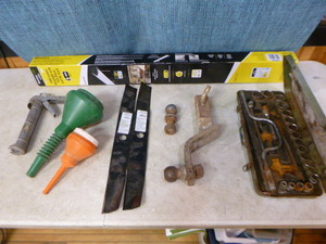 lot 34 image: Garage Items