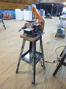 lot 37 image: Central Machinery BeltDisc Sander on Stand