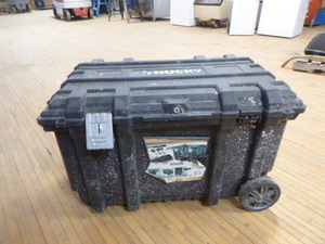 lot 43 image: Husky Rolling Toolbox