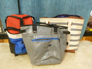 lot 93 image: 3 Insulated Cooler Totes