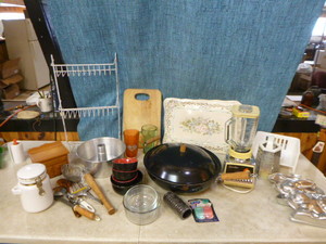 lot 106 image: Kitchen Items