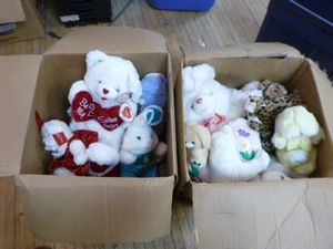 lot 120 image: 2 Boxes of Stuffed Animals