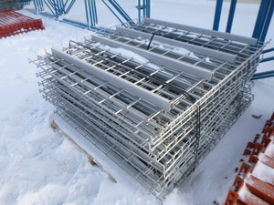 lot 4 image: 20 Pallet Racking 46 X 42 Wire Decks