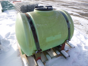 lot 124 image: 110 Gallon Water Tank
