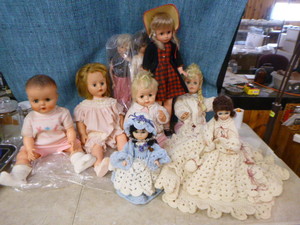 lot 128 image: Vintage Dolls