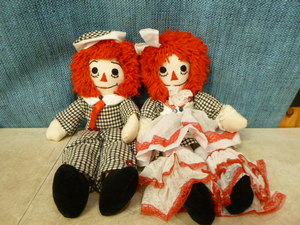 lot 129 image: Raggedy Ann and Andy Dolls